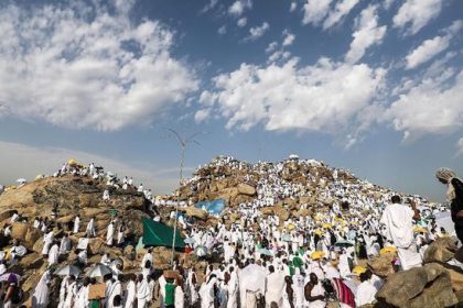 Ilustrasi pelaksanaan wukuf di Arafah. (AFP PHOTO / AHMAD AL-RUBAYE)