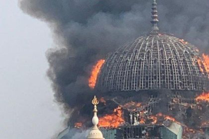 Kebakaran yang berawal dari kubah Masjid Jakarta Islamic Center (Foto Tribunnews)