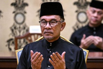 Potret Anwar Ibrahim saat dilantik menjadi PM Malaysia