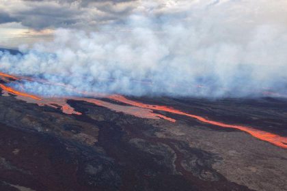 Potret Lava yang keluar dari Gunung Mauna Loa